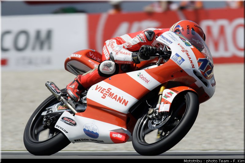 gp125_assen2009_bradl_10
