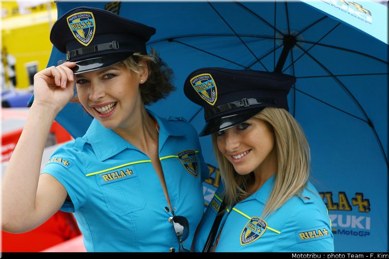 motogp_assen2009_pitbabes_011
