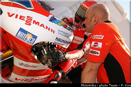 gp125_assen2009_bradl_01.jpg