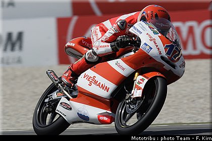 gp125_assen2009_bradl_07.jpg