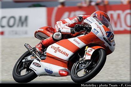 gp125_assen2009_bradl_10.jpg