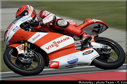 gp125_assen2009_bradl_13.jpg