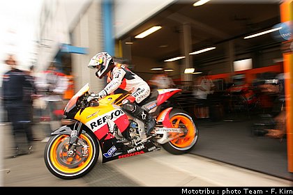 motogp_assen2009_pedrosa_20.jpg