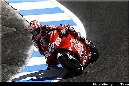hayden_04_motogp_usa_lagunaseca2009.jpg