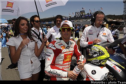 pitbabes_motogp_usa_lagunaseca_2009_02.jpg
