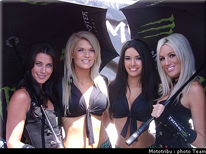 pitbabes_motogp_usa_lagunaseca_2009_12.jpg