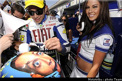 pitbabes_motogp_usa_lagunaseca_2009_15.jpg