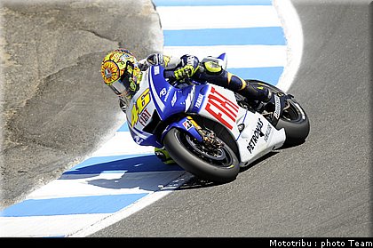 rossi_13_motogp_usa_lagunaseca2009.jpg