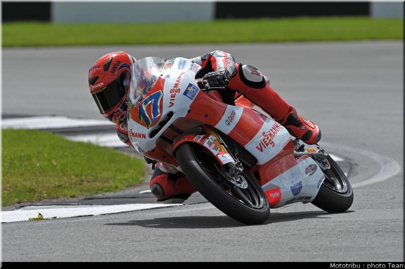 125_bradl_05_motogp_donington2009