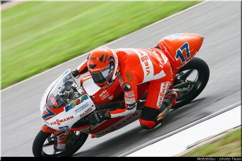 125_bradl_11_motogp_donington2009