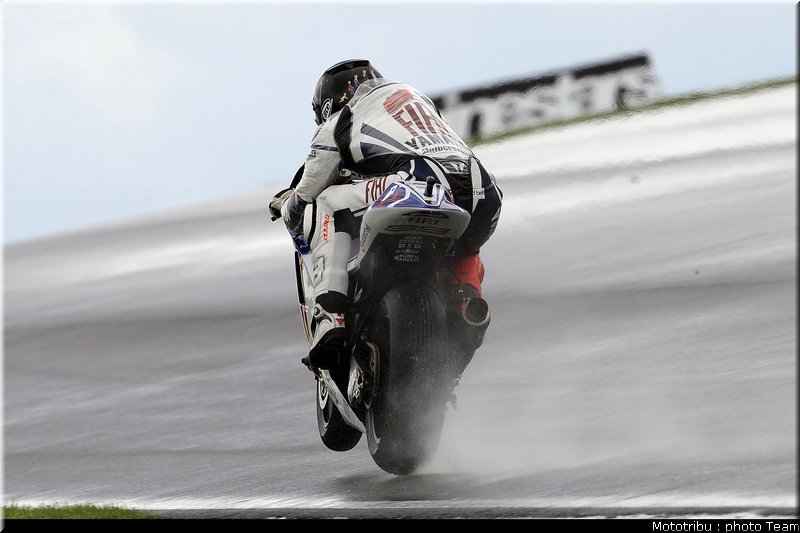 motogp_lorenzo_04_donington2009