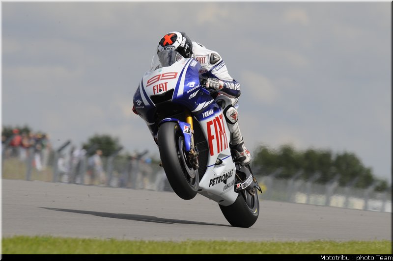 motogp_lorenzo_07_donington2009