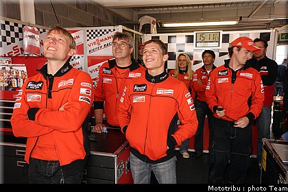 125_bradl_01_motogp_donington2009.jpg