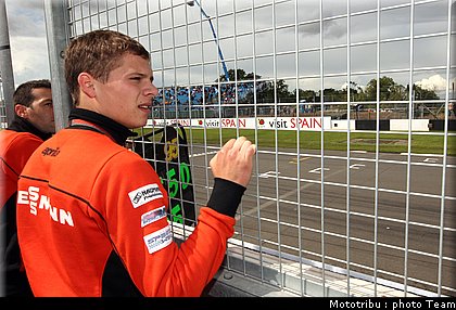 125_bradl_03_motogp_donington2009.jpg