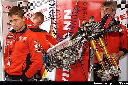125_bradl_04_motogp_donington2009.jpg