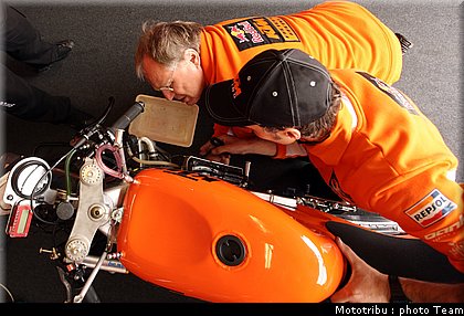 125_ktm_1_motogp_donington2009.jpg