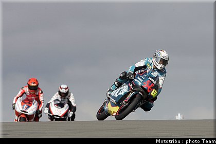125_simon_07_motogp_donington2009.jpg
