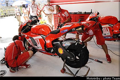 motogp_hayden_02_brno_2009.jpg
