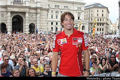 motogp_hayden_07_brno_2009.jpg