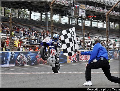 motogp_lorenzo_012_indianapolis_2009.jpg