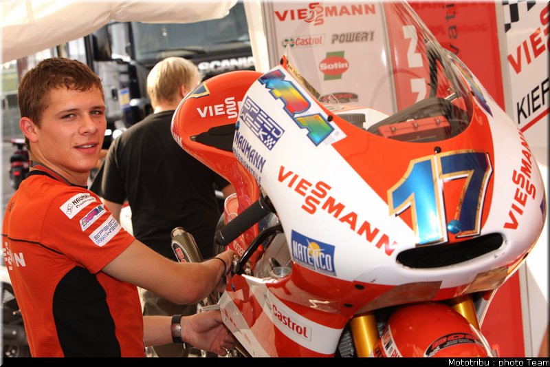 125_bradl_01_misano_2009