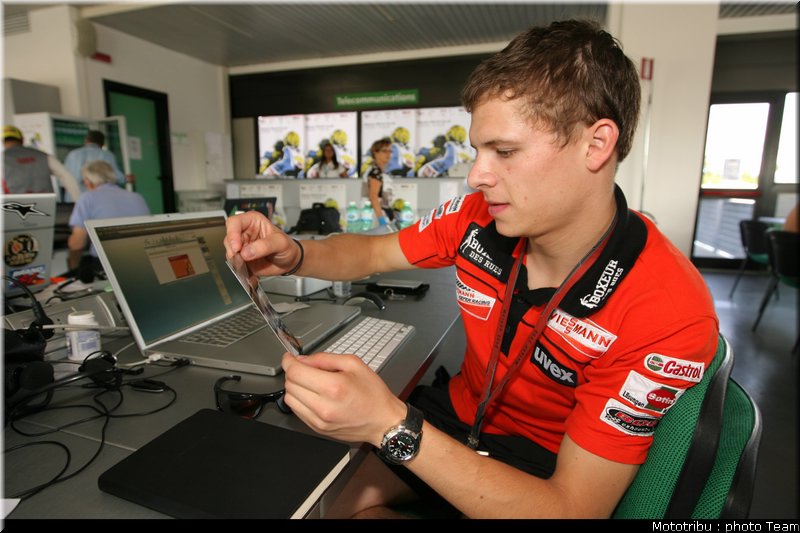 125_bradl_10_misano_2009