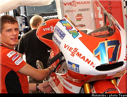 125_bradl_01_misano_2009.jpg