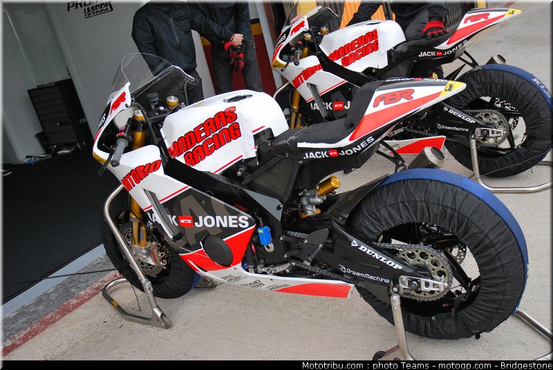 moto2_banderas_qatar_2010
