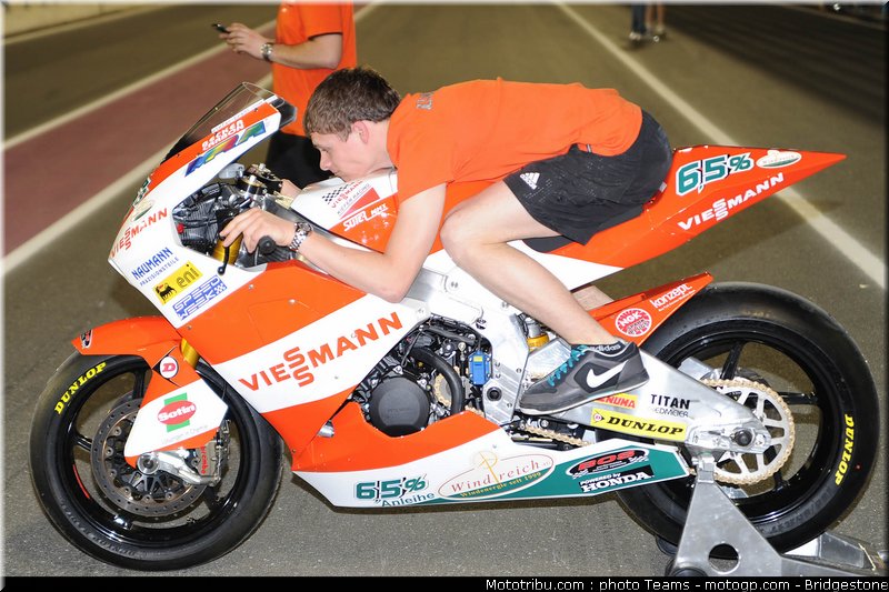 moto2_bradl_03_qatar_2010