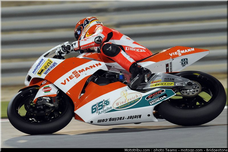 moto2_bradl_08_qatar_2010