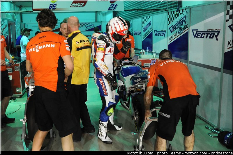 moto2_bradl_15_qatar_2010
