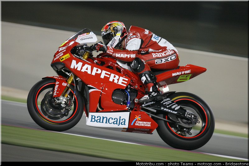 moto2_simon_03_qatar_2010