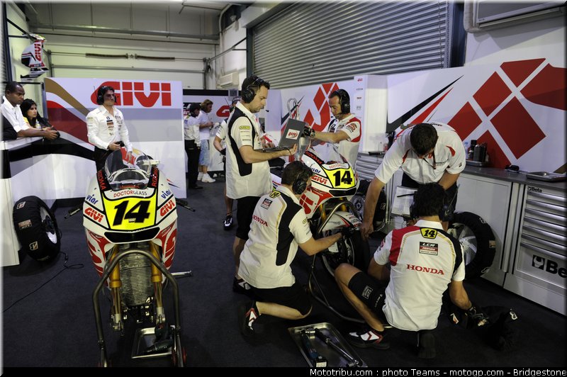motogp_depuniet_46_qatar_2010