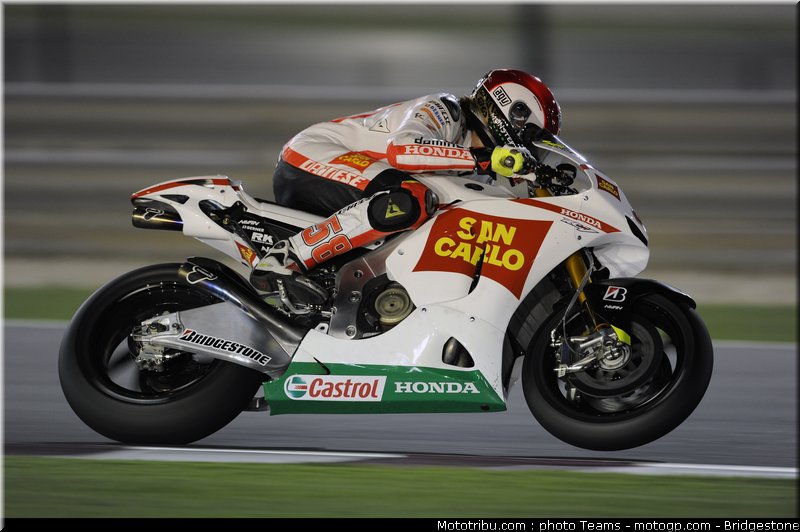 motogp_simoncelli_06_qatar_2010