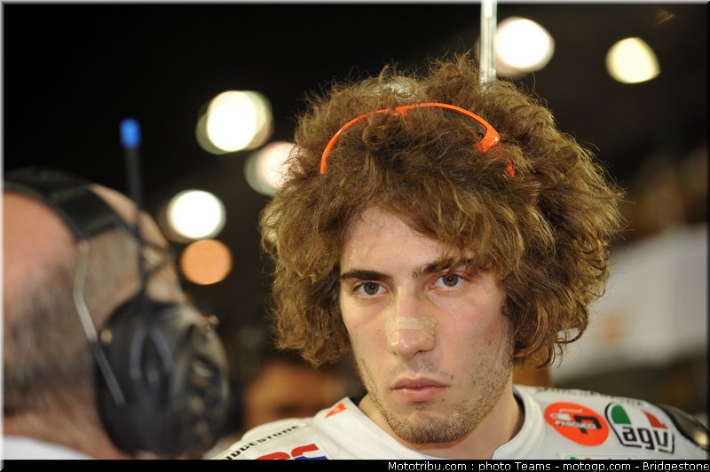 motogp_simoncelli_15_qatar_2010