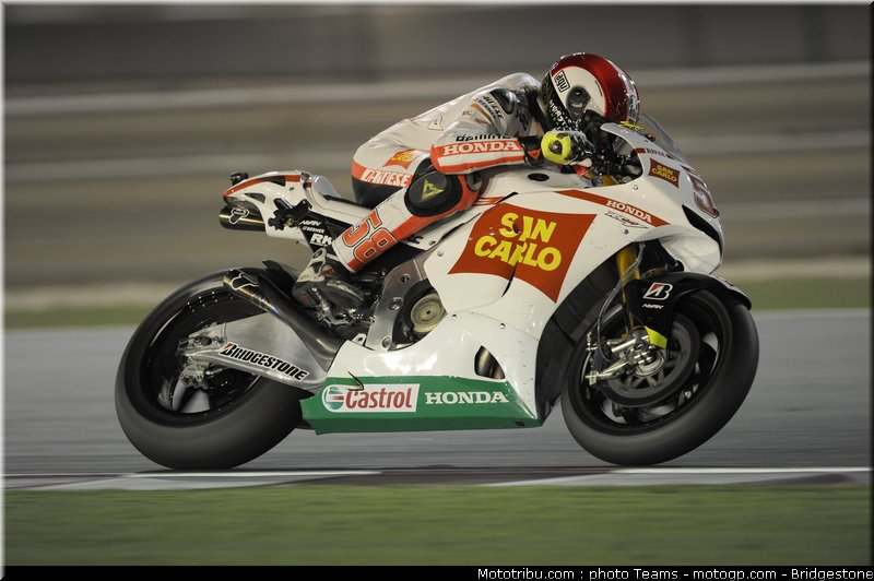 motogp_simoncelli_17_qatar_2010