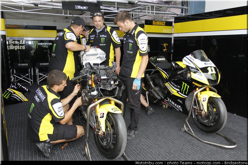 motogp_spies_21_qatar_2010