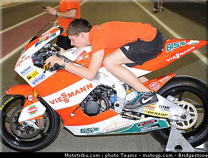 moto2_bradl_03_qatar_2010.jpg