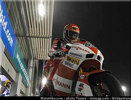 moto2_bradl_04_qatar_2010.jpg