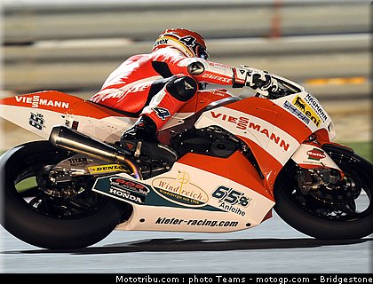 moto2_bradl_11_qatar_2010.jpg