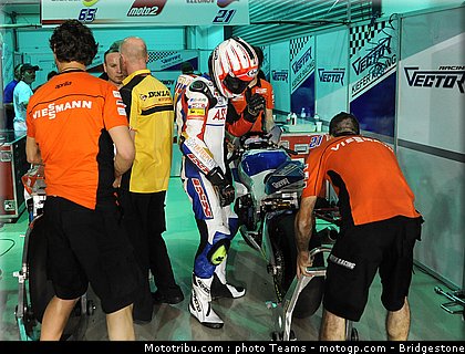 moto2_bradl_15_qatar_2010.jpg