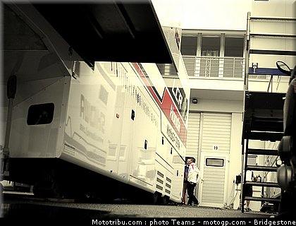 motogp_depuniet_19_qatar_2010.jpg