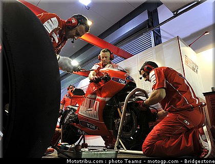 motogp_ducati_2_qatar_2010.JPG
