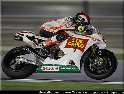 motogp_simoncelli_06_qatar_2010.jpg