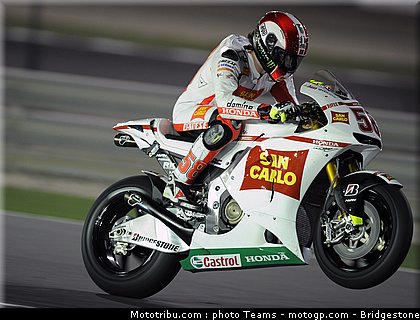 motogp_simoncelli_07_qatar_2010.jpg