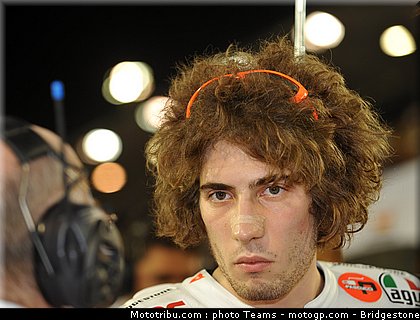 motogp_simoncelli_15_qatar_2010.jpg