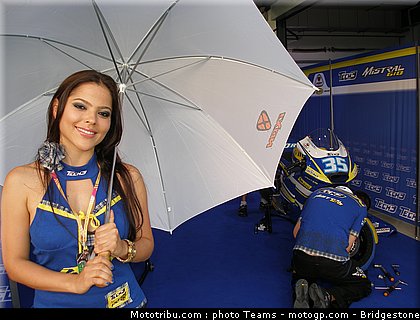pitbabe_motogp_qatar_2010_18.jpg