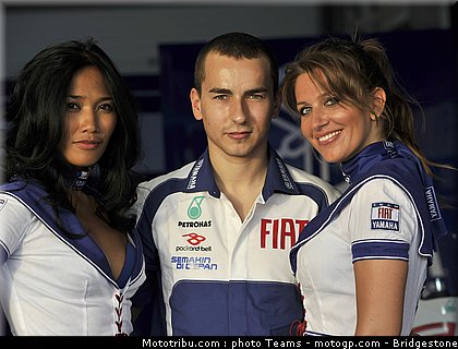 pitbabe_motogp_qatar_2010_28.jpg