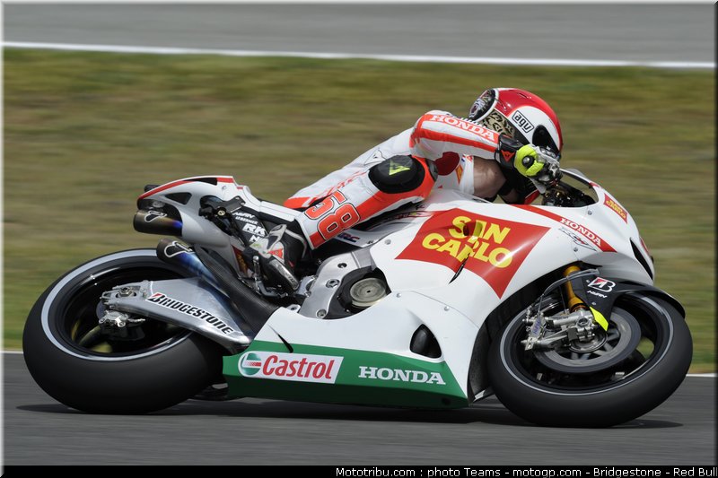 motogp_simoncelli_08_jerez_2010