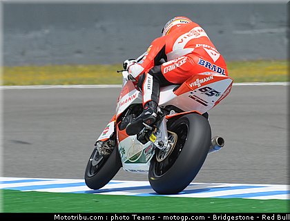 moto2_bradl_04_jerez_2010.jpg